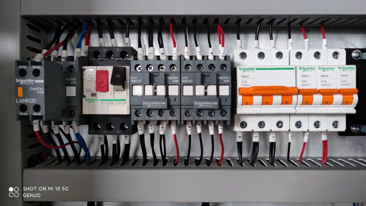 Qc11k Hydraulic Shear Machine And Guillotine Shearing Machine For Sheet Metal Cutting Qc11k Hydraulische Schermaschine und Guillotine-Schermaschine zum Blechschneiden