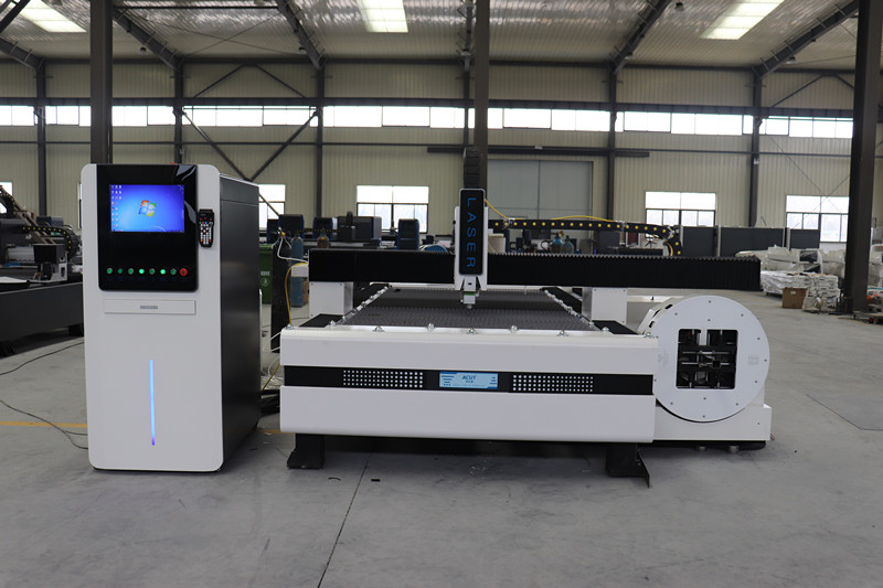 Rotary Cnc Metal Pipe Tube Sheet Laser Cutter 2000w Fiber Laser Cutting Machine Rotations-CNC-Metallrohr-Rohrblech-Laserschneider 2000-W-Faserlaser-Schneidemaschine