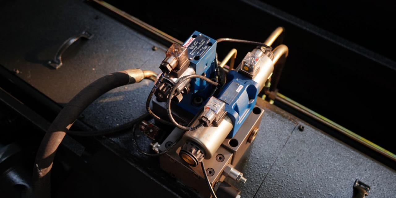 Wc67 Hydraulic Press Brake / CNC Press Bending Machine / Plate Bending Machine China Wc67 Hydraulische Abkantpresse / CNC-Pressbiegemaschine / Blechbiegemaschine China