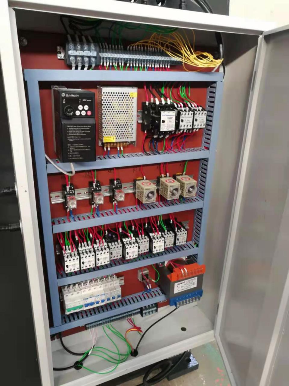 Wc67y-160 4000 Hydraulic Press Brake Cnc Metal Bending Machine For 4000mm Width Steel Wc67y-160 4000 Hydraulische Abkantpresse CNC-Metallbiegemaschine für 4000 mm breiten Stahl