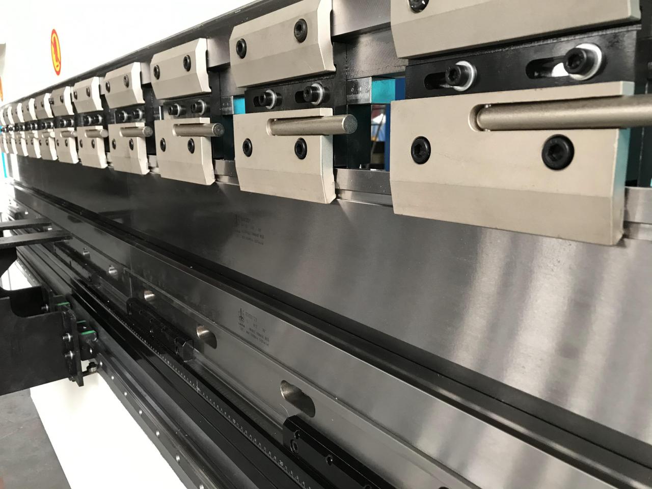 Wc67y-65/2500 OEM Hydraulische Abkantpresse Stahlbiegemaschine